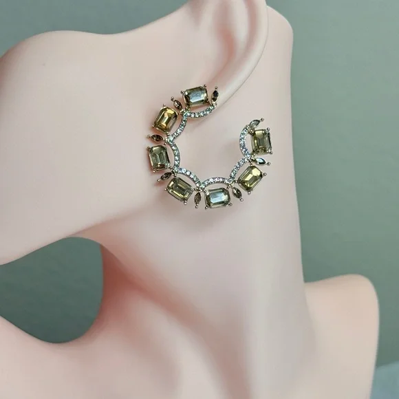 ⚜️ Elegant Gold and Silver Women's Earrings - Picture 1 of 10